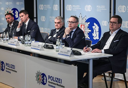 Fahndern ist ein großer Schlag bei der Verbreitung von kinderpornografischen Bildern gelungen (Foto aktuell). - © Oliver Berg/dpa