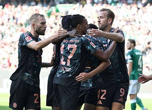 Die Bayern-Spieler hatten in Bremen allen Grund zum Jubeln. - © Carmen Jaspersen/dpa