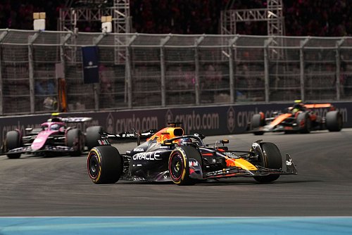 Der alte und neue Weltmeister: Max Verstappen. - © Rick Scuteri/AP/dpa