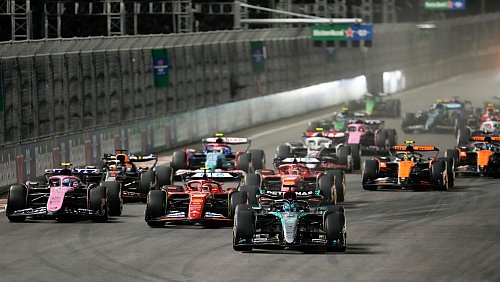 Verstappen geht beim Start von Platz fünf kein Risiko ein. - © Rick Scuteri/AP/dpa