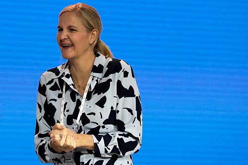 Kirsty Coventry könnte die erste Frau an der Spitze des IOC werden. - © Thanassis Stavrakis/AP/dpa