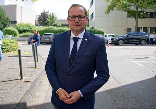 Essens Oberbürgermeister Thomas Markus Kufen (CDU) appelliert an die Eltern. (Archivbild) - © Henning Kaiser/dpa
