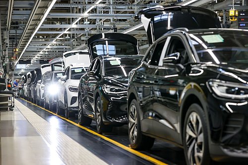 Die Wende zur E-Mobilität ist ins Stocken geraten. (Archivbild) - © Jan Woitas/dpa