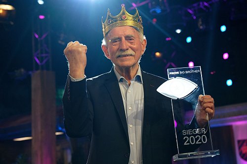 Mittlerweile wurde die Marke erweitert: Bei «Promi Big Brother» auf Sat.1.ziehen Promis in den Container. Wie hier der ehemalige Fußballkommentator Werner Hansch. (Archivbild) - © Henning Kaiser/dpa