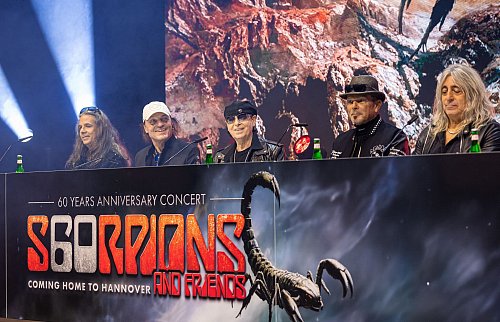 60 Jahre Scorpions: Zum Jubiläum gibt es nicht nur ein Konzert, sondern auch eigene Briefmarken. (Archivbild) - © Moritz Frankenberg/dpa