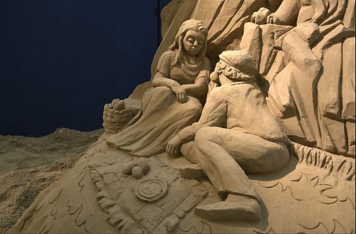 Detailreich und vergänglich: Bis Anfang Februar 2025 ist die Sandkrippe in Lignano Sabbiadoro zu besichtigen. - © Francesco Tecchio/Lignano Sabbiadoro/dpa-tmn