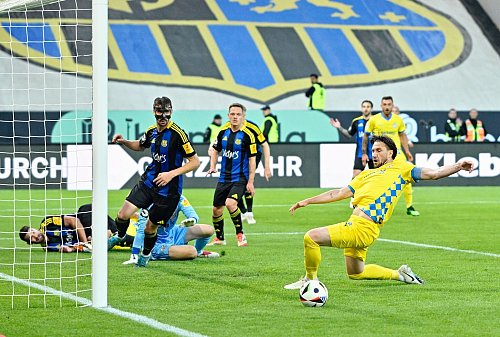 War einer der besten Braunschweiger: Ermin Bicakcic. - © Uwe Anspach/dpa