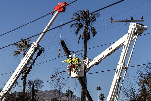 Defekte Stromleitungen können Brände auslösen. (Archivbild) - © Stephen Lam/San Francisco Chronicle/AP/dpa