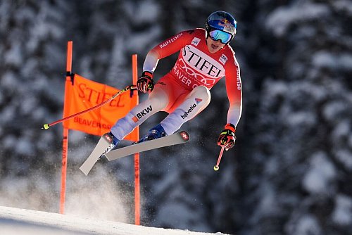 Auch diesen Winter das Maß der Dinge: Der Schweizer Ski-Star Marco Odermatt. - © Robert F. Bukaty/AP/dpa