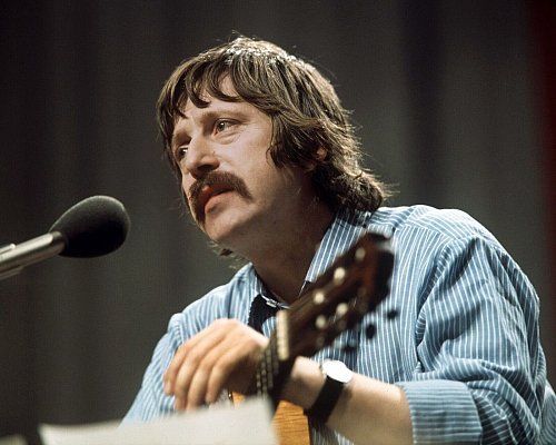 Bei seinem berühmten Auftritt am 13. November 1976 in Köln war Liedermacher Wolf Biermann knapp 40 Jahre alt. - © Hans Bertram/dpa