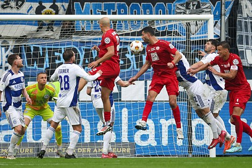 Brachte Essen mit seinem 1:1-Ausgleich zurück ins Spiel: Klaus Gjasula. - © Christoph Reichwein/dpa