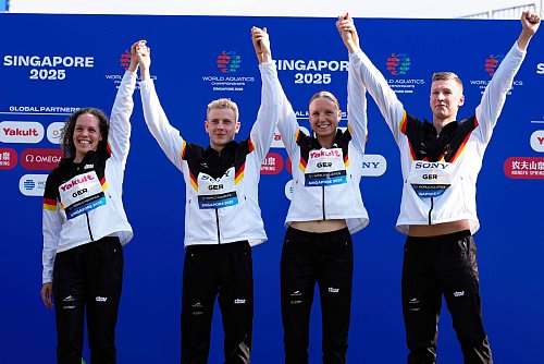Das deutsche Team hat Grund zur Freude. - © Vincent Thian/AP/dpa