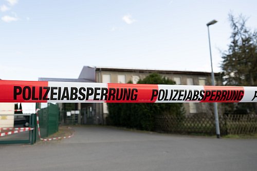 Ein Mitarbeiter des landwirtschaftlichen Betriebes entdeckte die Toten. - © Sebastian Kahnert/dpa