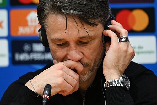 Schwere Tage für Niko Kovac, hier nach dem Dortmunder 0:4 in Barcelona. - © Federico Gambarini/dpa
