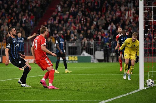 Harry Kane (M) erzielt das 2:0. - © Sven Hoppe/dpa