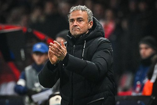 Trainer Luis Enrique hat mit Paris Saint-Germain vorzeitig die Meisterschaft in Frankreich gewonnen. - © Matthieu Mirville/ZUMA Press Wire/dpa