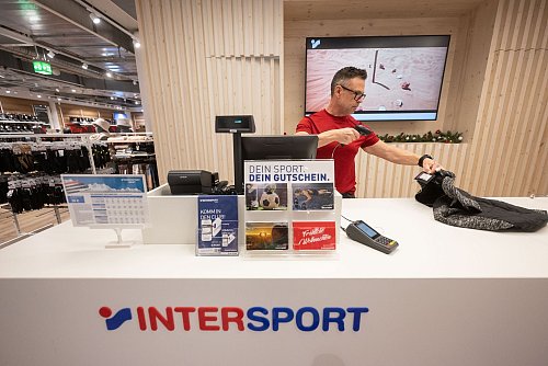 Intersport expandiert ebenfalls - bis 2030 soll es mindestens 100 neue Geschäfte geben. (Archivbild) - © Marijan Murat/dpa