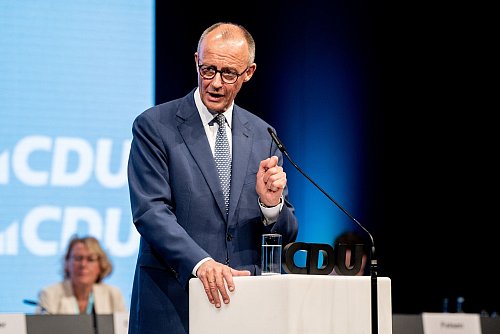 Der Kanzler ist nicht zufrieden. - © Hauke-Christian Dittrich/dpa
