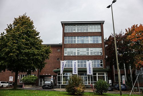 In der Unternehmenszentrale des insolventen Autoschlossherstellers Kiekert in Heiligenhaus arbeiten knapp 700 Menschen. - © Oliver Berg/dpa