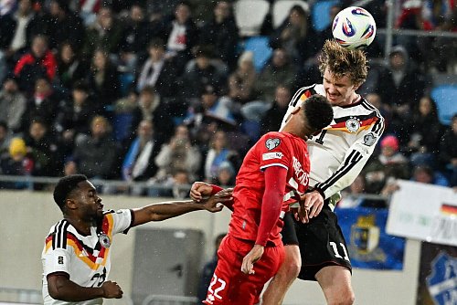 Kopfballstark mit 1,98 Metern: Torjäger Woltemade. - © Federico Gambarini/dpa