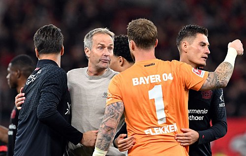 Kasper Hjulmand freut sich über ein gelungenes Debüt bei Bayer Leverkusen. - © Federico Gambarini/dpa