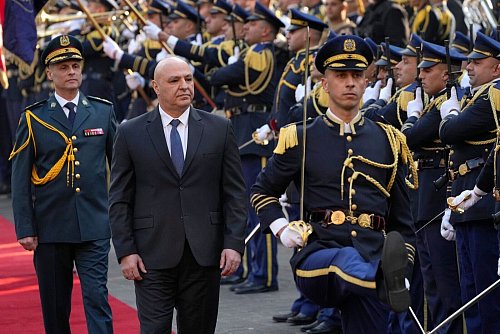 Mit Aouns Amtsantritt könnten die Reformen in Gang gesetzt werden, die von internationalen Geberländern gefordert werden. - © Hussein Malla/AP/dpa