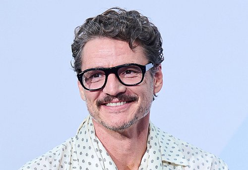 Pedro Pascal ist aktuell der Star der Stunde. - © Annette Riedl/dpa