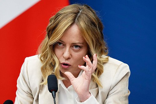 Meloni will dabei sein, wenn Trump am 20. Januar in Washington ins Amt eingeführt wird. - © Alessandra Tarantino/AP/dpa
