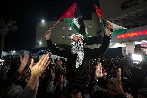 Im Gazastreifen brach Jubel aus. - © Abdel Kareem Hana/AP/dpa