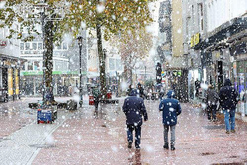 Sogar Hamburg bekam schon etwas Schnee ab. - © Bodo Marks/dpa