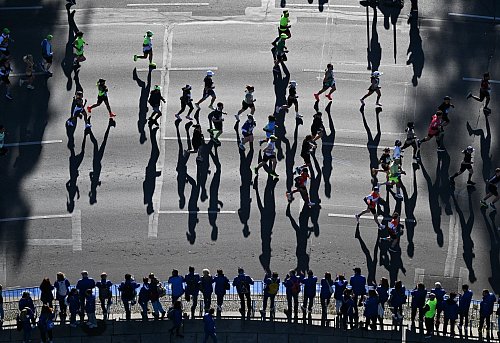 Zu viel des Guten? Bewegung fördert die Gesundheit, geht es ums Herz kann extremer Sport aber auch zur Belastung werden. - © Sebastian Christoph Gollnow/dpa