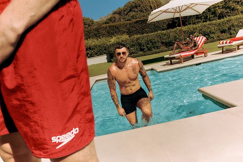 Körpernah und sportlich ist auch die Badeshorts mit kurzem Bein aus der aktuellen Kollektion von Speedo. - © Speedo/dpa-tmn