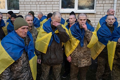 Die Ukraine und Russland haben einen neuen Austausch von Kriegsgefangenen vereinbart. (Archivbild) - © Efrem Lukatsky/AP/dpa