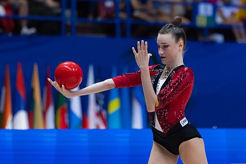 Zurück auf dem Mehrkampf-Thron: Darja Varfolomeev. - © Valerio Origo/LiveMedia-IPA/ZUMA Press Wire/dpa