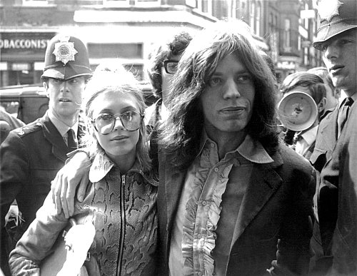 Sie galt als Ikone der Sixties und war mit Mick Jagger liiert. - © UPI/dpa