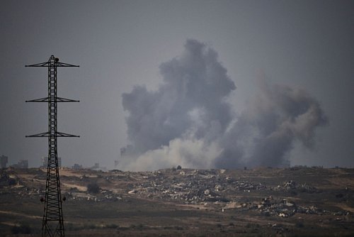 Auch in anderen Gebieten des Gazastreifens gehen die Kämpfe weiter. (Archivbild) - © Leo Correa/AP/dpa