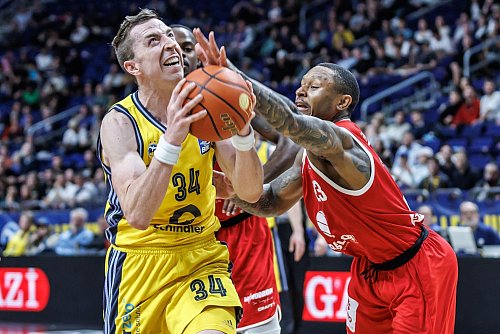 Albas Justin Bean hat den Korb des MBC im Visier. - © Andreas Gora/dpa