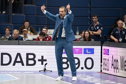MBC-Coach Janis Gailitis holte mit dem MBC überraschend den Pokal. - © Sebastian Kahnert/dpa