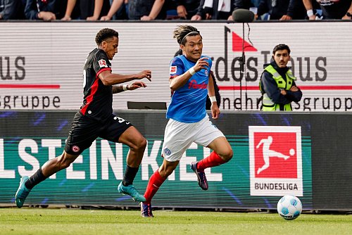 Kiels Japaner Shuto Machino läuft dem Frankfurter Tuta davon. - © Frank Molter/dpa