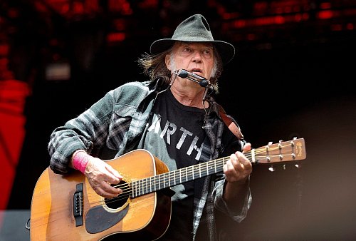 Der Folkrock-Musiker plant im Sommer auch ein Konzert in Deutschland. (Archivbild) - © Nils Meilvang/epa/dpa
