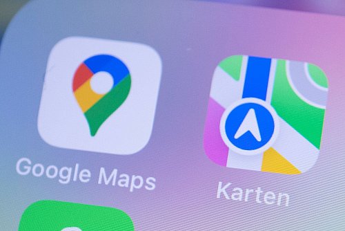 Offline-Karten: Dieses Feature bietet Google Maps und seit iOS 17 auch Apple Karten. - © Catherine Waibel/dpa-tmn