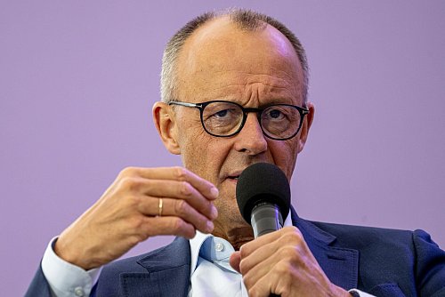 Wer folgt auf Bundespräsident Steinmeier? Kanzler Merz kann sich eine Frau als Staatsoberhaupt sehr gut vorstellen. - © Fabian Sommer/dpa