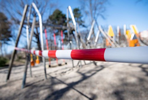 Auch Spielplätze wurden während Lockdowns gesperrt. (Archivbild) - © Bernd von Jutrczenka/dpa