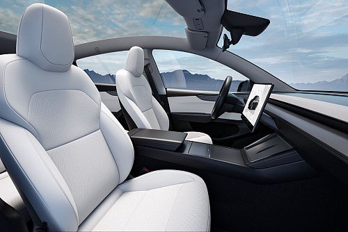 Innenraum-Upgrade: Belüftete Sitze vorn, mehr Dämmung und ein 8-Zoll-Bildschirm im Fond sollen das Auto aufwerten. - © Tesla/dpa-tmn