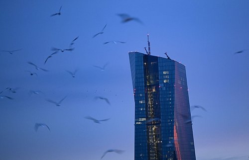 Aufseher testen Banken und Co. - © Arne Dedert/dpa