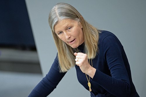 Ann-Veruschka Jurisch (FDP) fordert das Bundesinnenministerium auf, die Digitalisierung voranzutreiben beim Bundesamt für Migration und Flüchtlinge (Bamf), auch was die Zusammenarbeit mit den Ausländerbehörden betrifft. - © Jonathan Penschek/dpa