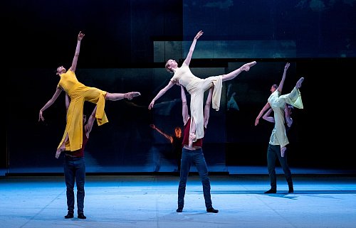 Das Hamburg Ballett zählt zu den berühmtesten Ballettcompagnien der Welt. (Archivfoto) - © Daniel Bockwoldt/dpa/Daniel Bockwoldt