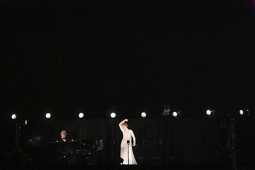Ob Celine Dion beim ESC auftritt, hängt von ihrer gesundheitlichen Verfassung ab. (Archivbild) - © Sven Hoppe/dpa