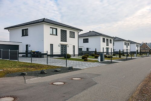 Die Preise für Wohnimmobilien steigen wieder kräftig. (Archivbild) - © Jan Woitas/dpa