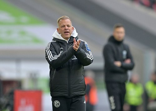 Markus Anfang konnte sich endlich mal über drei Punkte freuen. - © Anke Waelischmiller/dpa